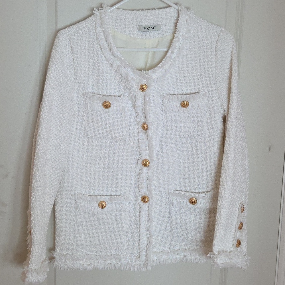 Chic White Textured Jacket with Gold Buttons‎
